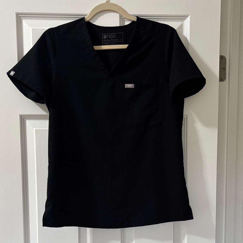 Figs Catarina Black Scrub Top